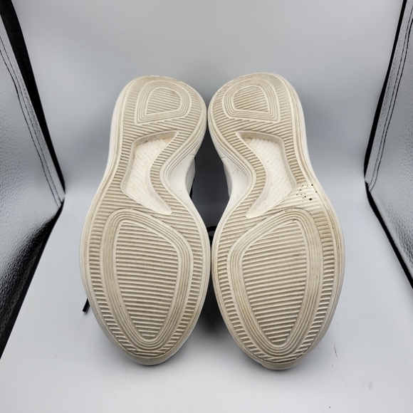 Black Dri-Fit Laced Sneakers with White Soles Sz 8 - Picture 4 of 10